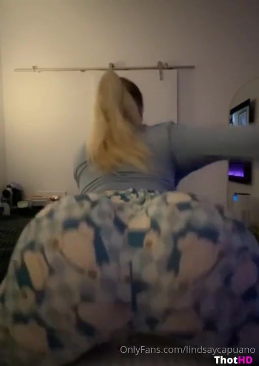 Lindsay Capuano ass from behind OF Leak