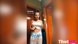 Raeleerudolph22 cleavage Video