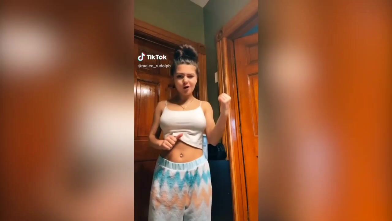 Raeleerudolph22 cleavage Video
