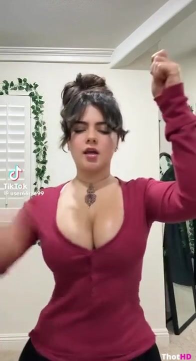 Raeleerudolph22 cleavage Big Tits OF Video