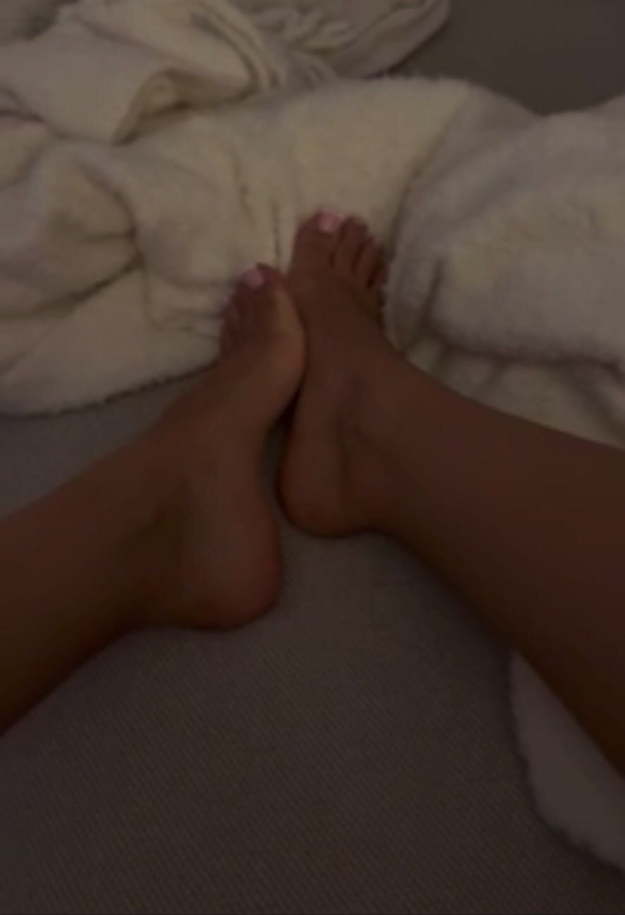 Katharina Amalia feet toes pov OF Video