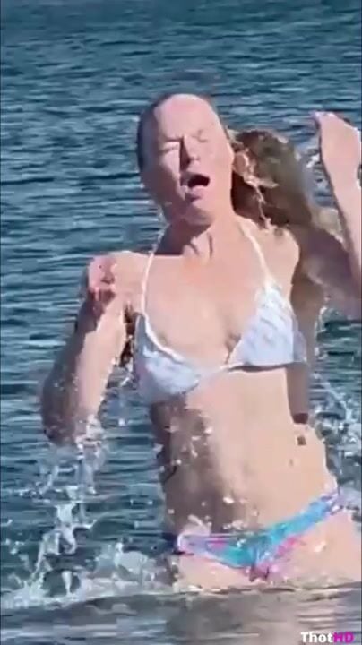 Valentina Shevchenko bikini waves OF Leak
