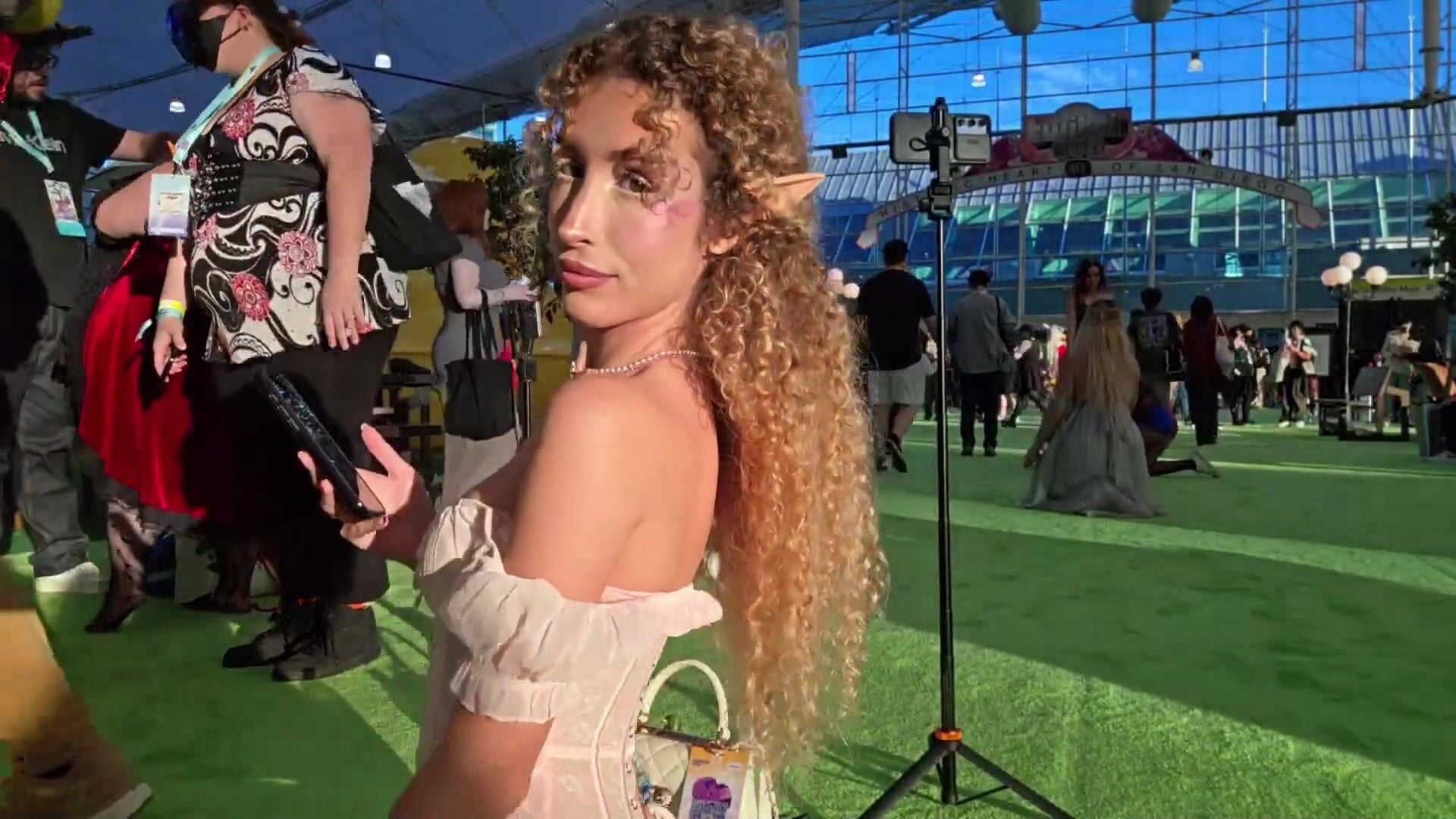Curlychick outdoor dress Video