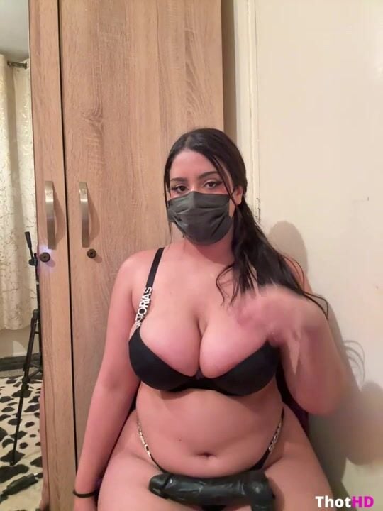 Ahlam7578 Big Tits mouth mask cleavage ass