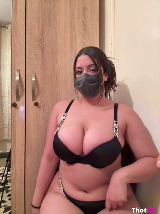 Ahlam7578 mouth mask nude ass cleavage OF_001