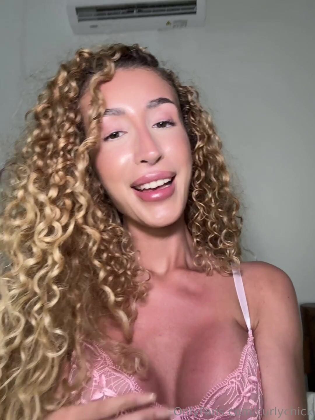 Curlyfriesjazz lingerie topless cleavage Video Leak