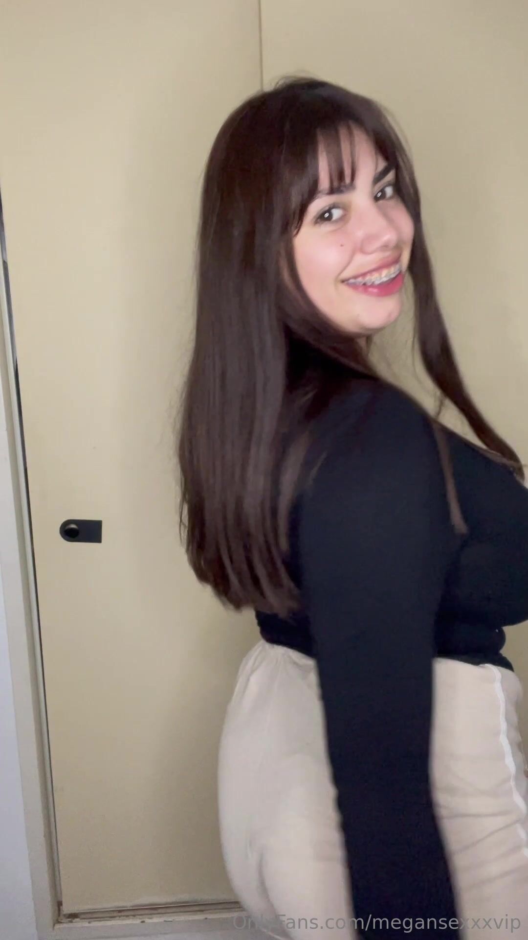 Megansexxxvip ass cleavage topless from behind OF