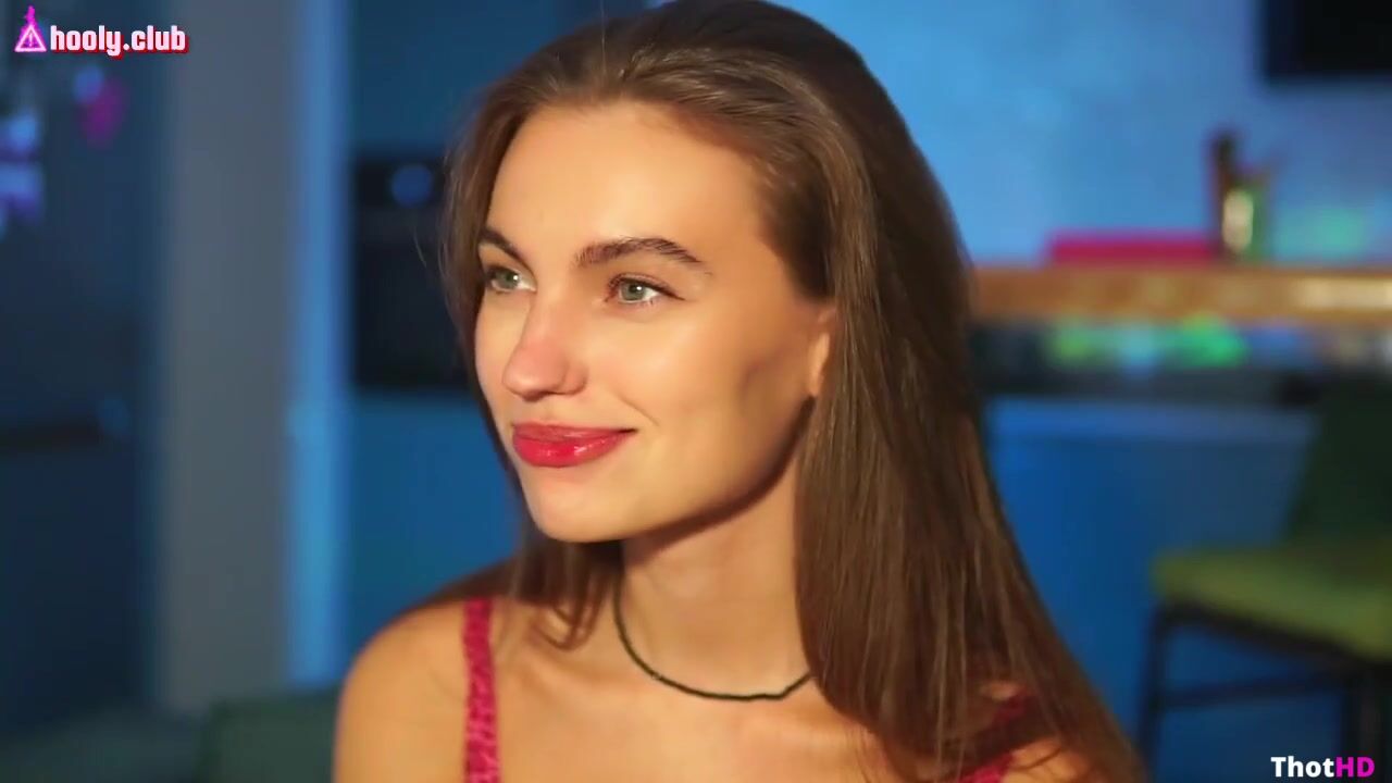 Hollybunny close-up dress tongue out cleavage Video