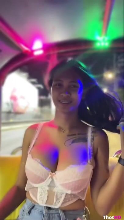 SunnyBee cleavage Big Tits OF Leak
