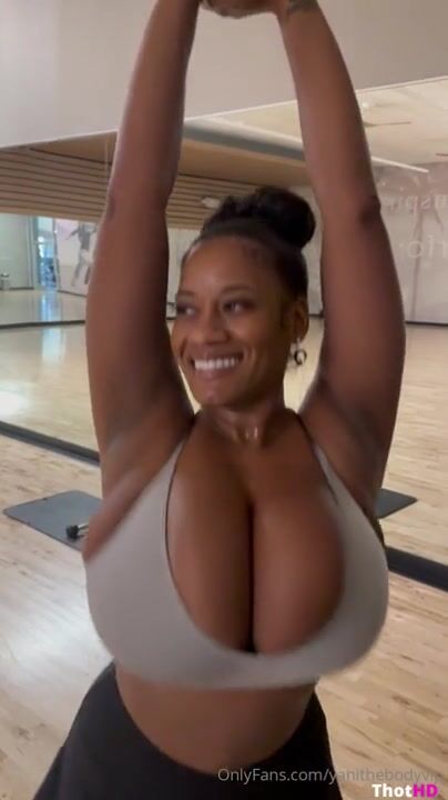 Yanithebodyvip cleavage Huge Tits gym OF Video
