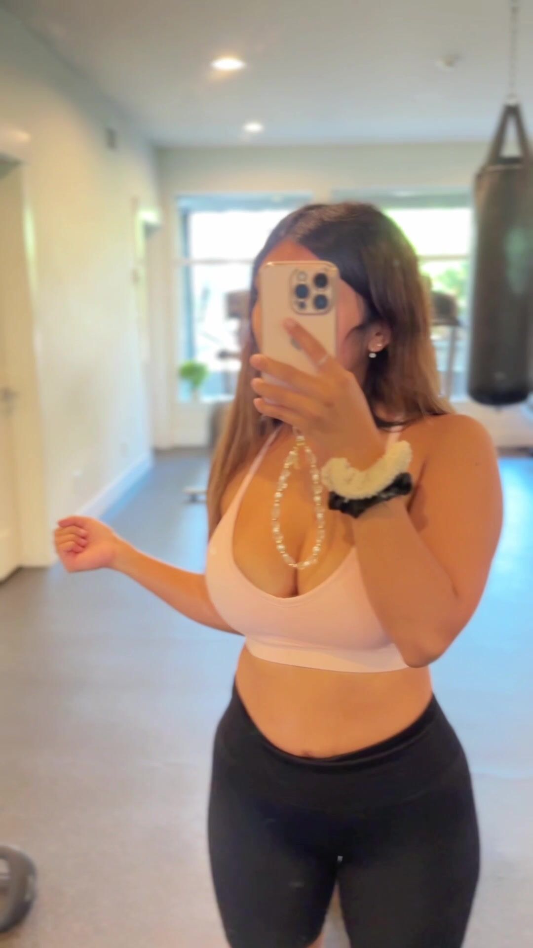 Zara.ziy masturbating gym shorts cleavage Leaked OF