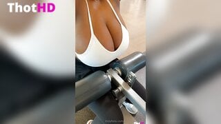 Yanithebodyvip cleavage Big Tits leggings close-up OF Leak