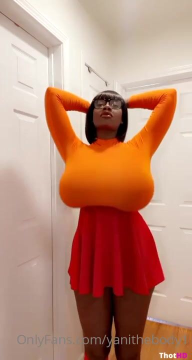 Yanithebodyvip locker room Big Tits pantyhose Leaked OF Video