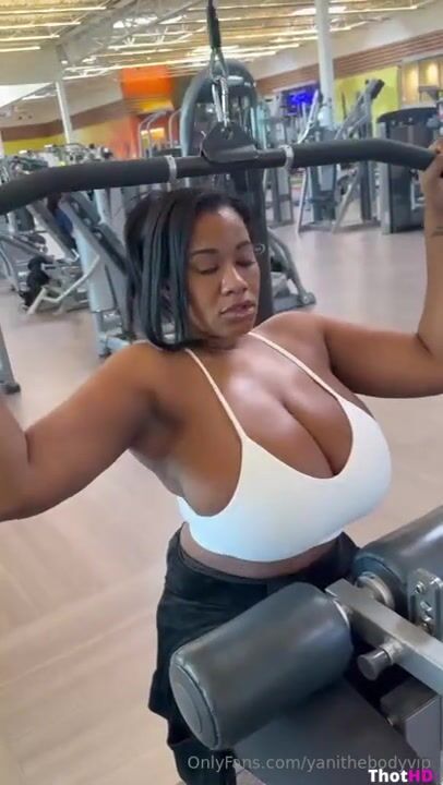 Yanithebodyvip cleavage Big Tits gym armpits OF Leak