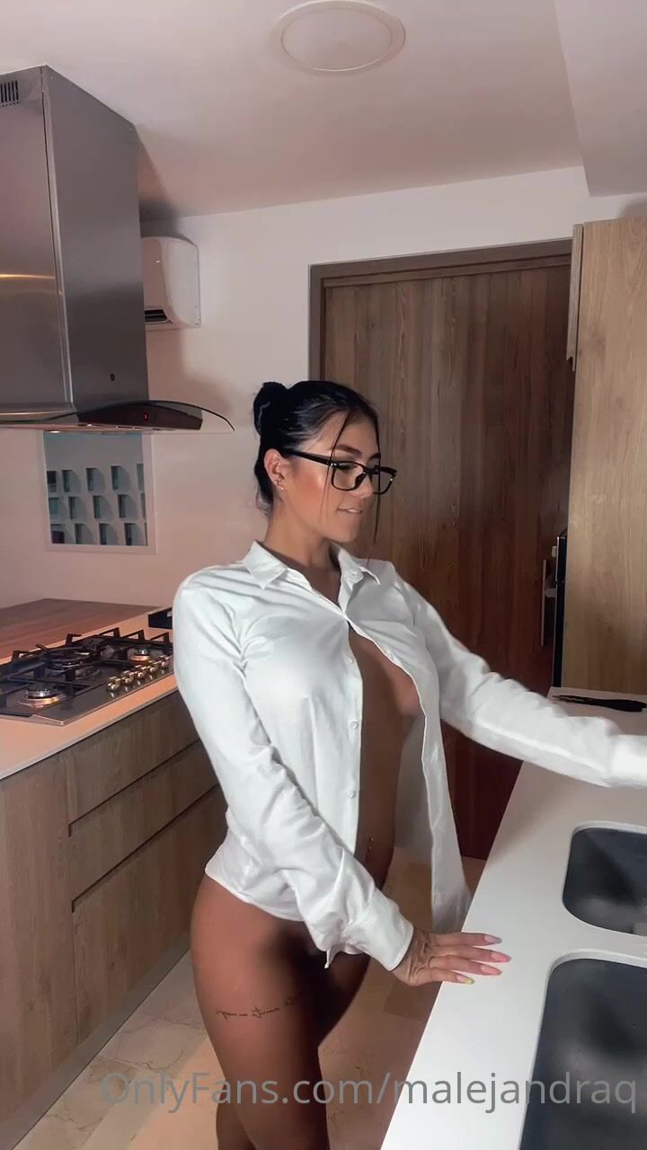 Malejandraq bottomless masturbating asshole wet shirt