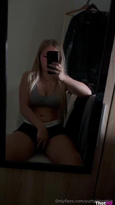 Itsmesophie masturbating mirror cleavage shorts NSFW Video