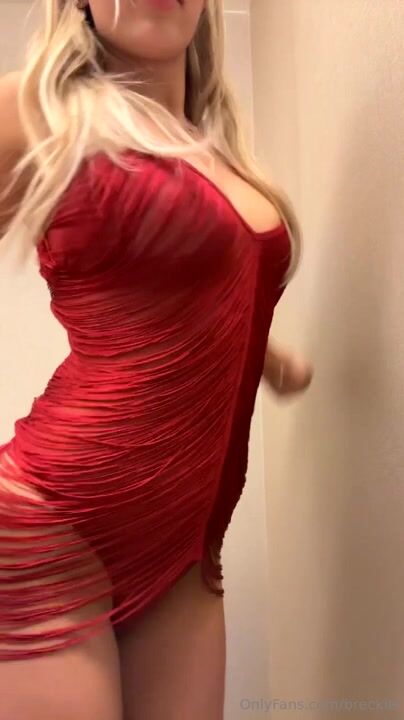 Breckie Hill ass from behind dress downblouse Video Leak