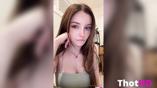 Dainty Wilder cleavage OnlyFans