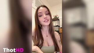 Dainty Wilder cleavage OnlyFans