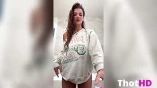 Ari Kytsya masturbating ass bottomless object insertion Video