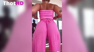 Michabubbles ass from behind gym OF Leak