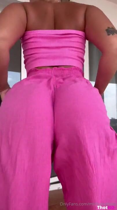 Michabubbles ass from behind gym OF Leak
