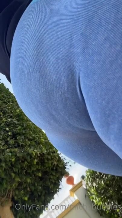 Michabubbles ass outdoor close-up from below Video