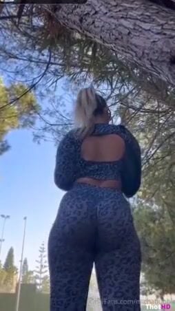 Michabubbles69 outdoor ass close-up from behind OF Video