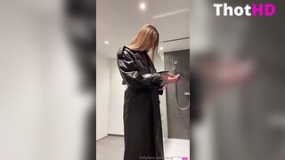 Kim Novak nude masturbating bathroom bathtub OnlyFans Leak