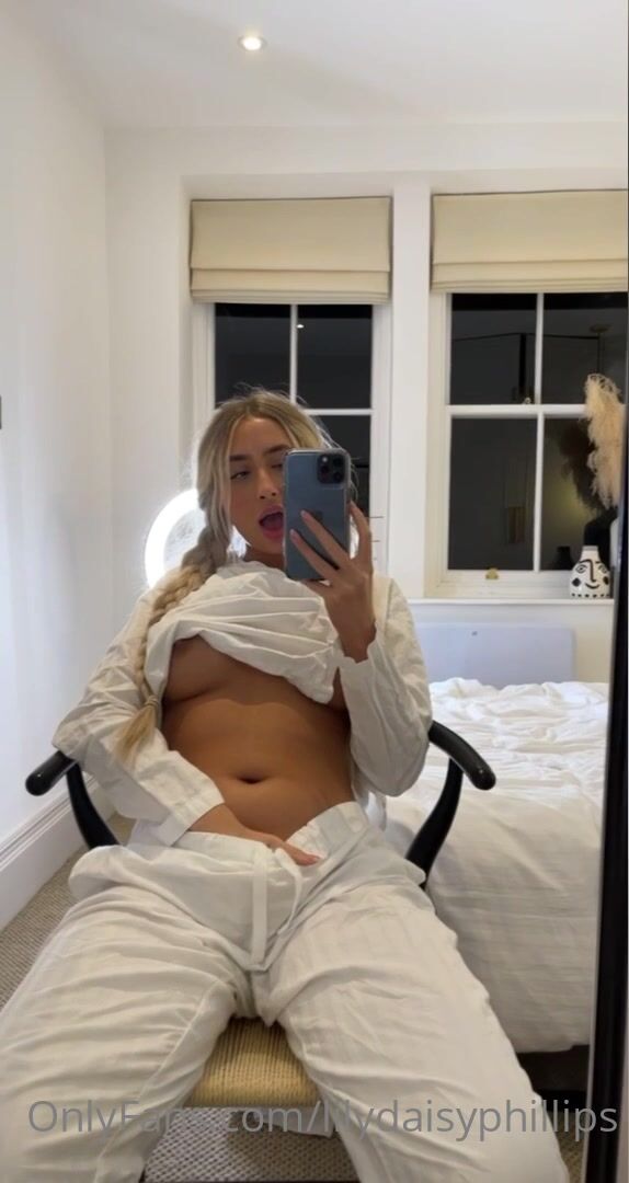 Lillian Phillips masturbating spread legs pussy bottomless OnlyFans Leak
