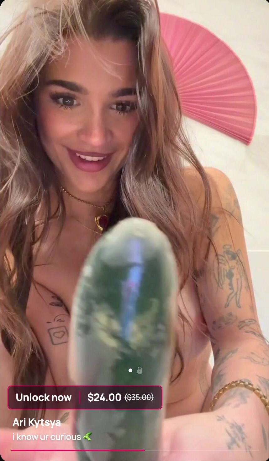 Arikytsya nude Dildo spread legs NSFW Video