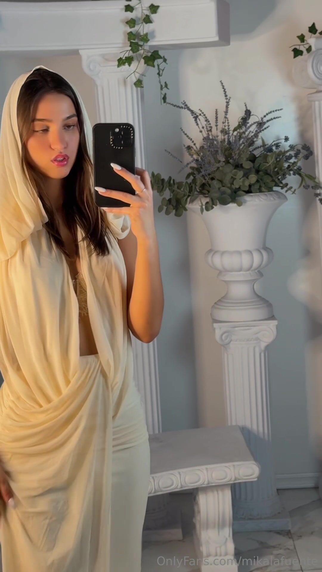 Mikaela Lafuente ass mirror dress OF