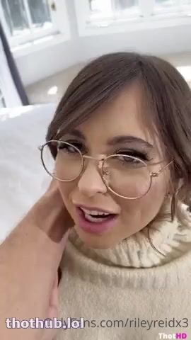 Riley Reid bg sex blowjob pubic hair spread legs OF Video