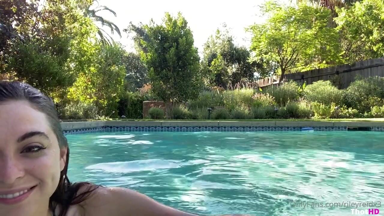 Riley Reid outdoor nude poolside wet Leaked OF