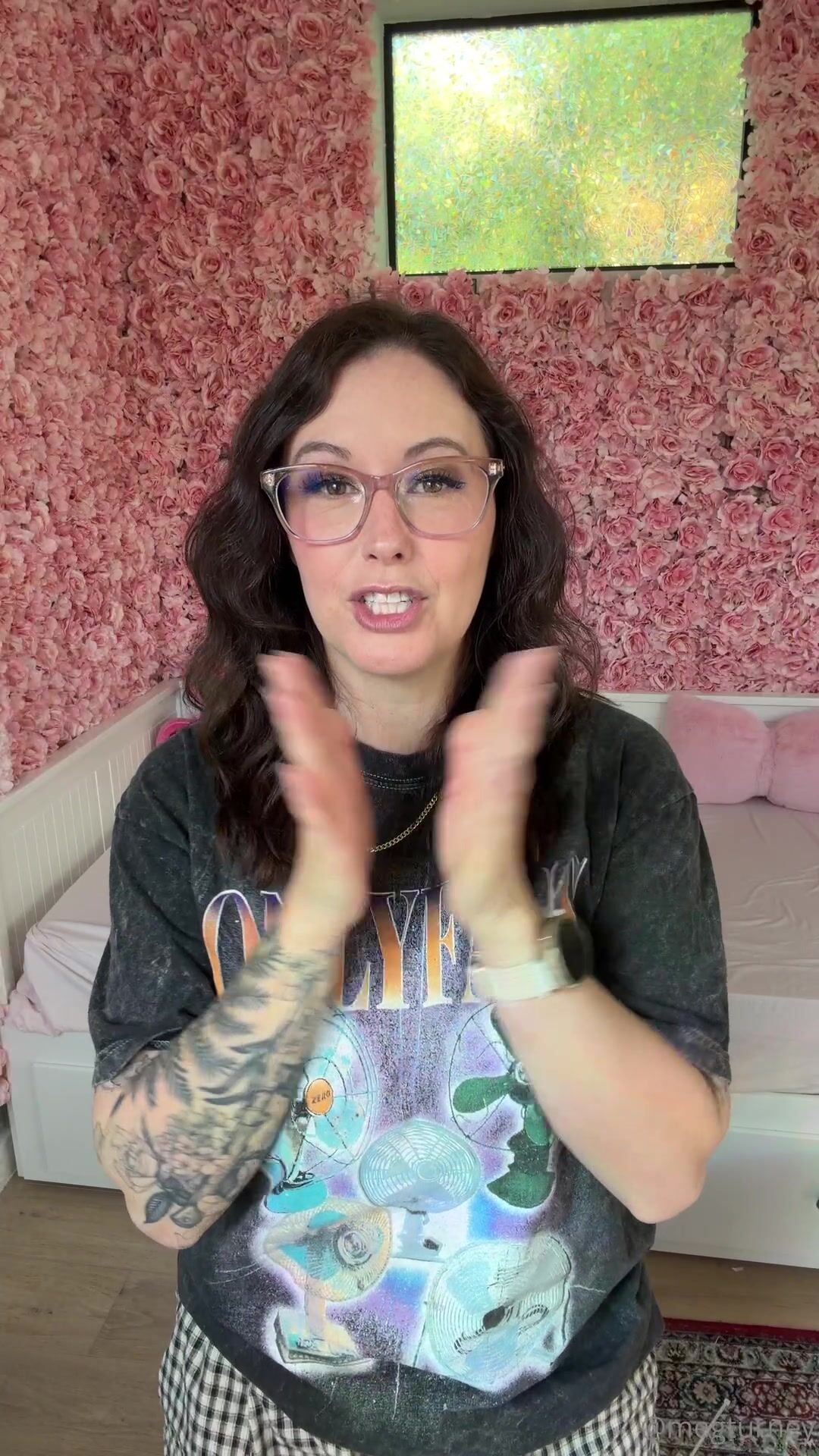 Meg Turney couch Leaked OnlyFans