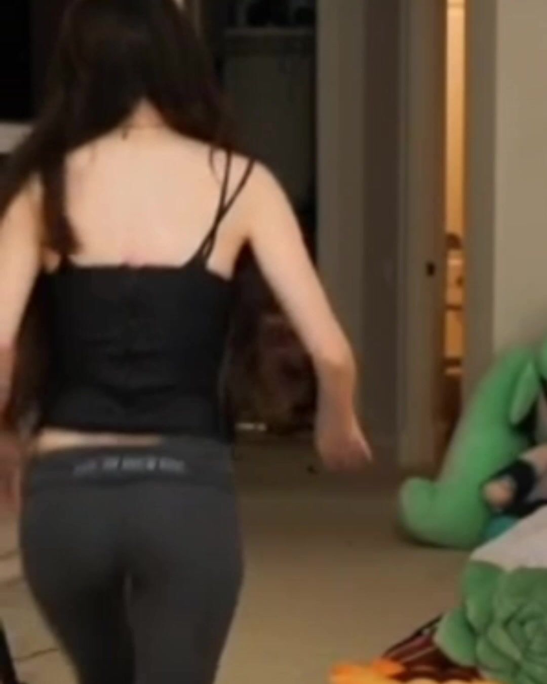 Emiru from behind OF Leak