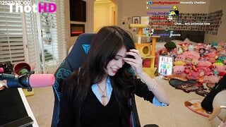 Emiru cleavage