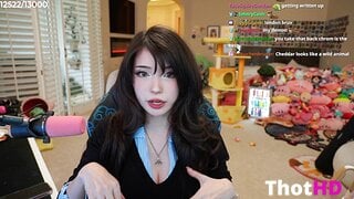 Emiru cleavage