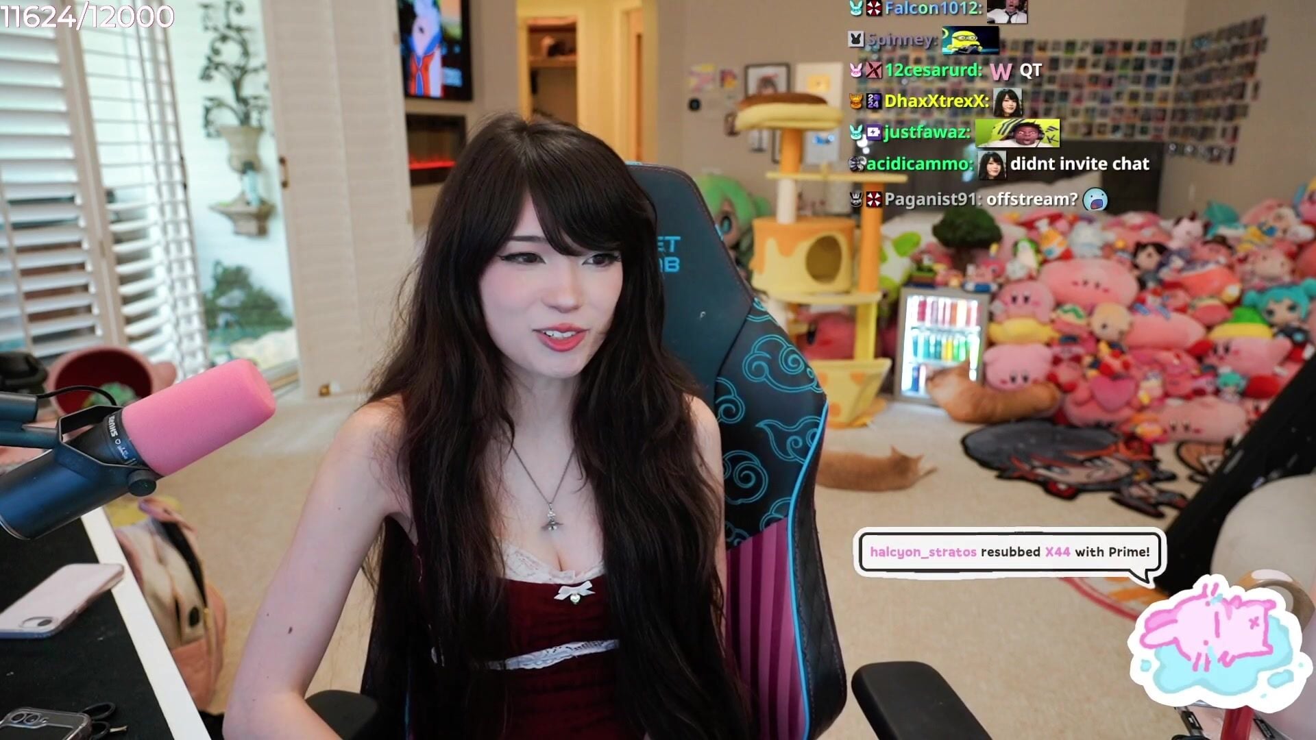 Emiru Kleid Dekolleté Geleaktes Video