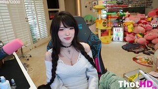 Emiru choker cleavage Video