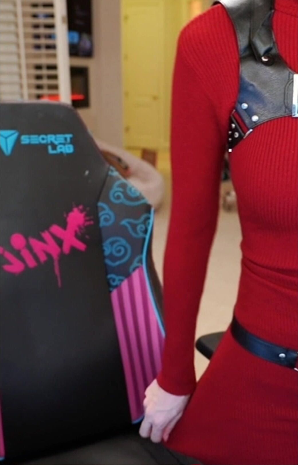 Emiru Strumpfhose von hinten Kleid Arsch geleakt OnlyFans