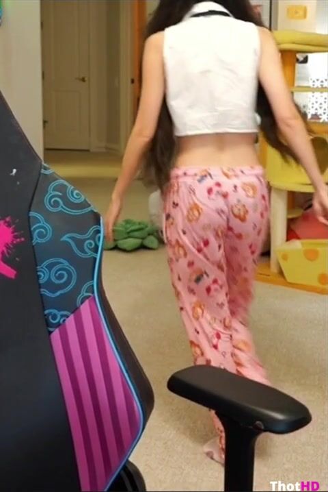 Emiru from behind ass OF Leak