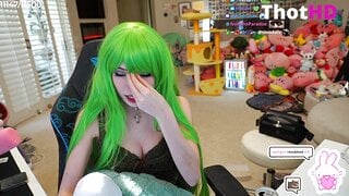 Emiru cleavage NSFW Video_001