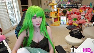 Emiru cleavage NSFW Video_001
