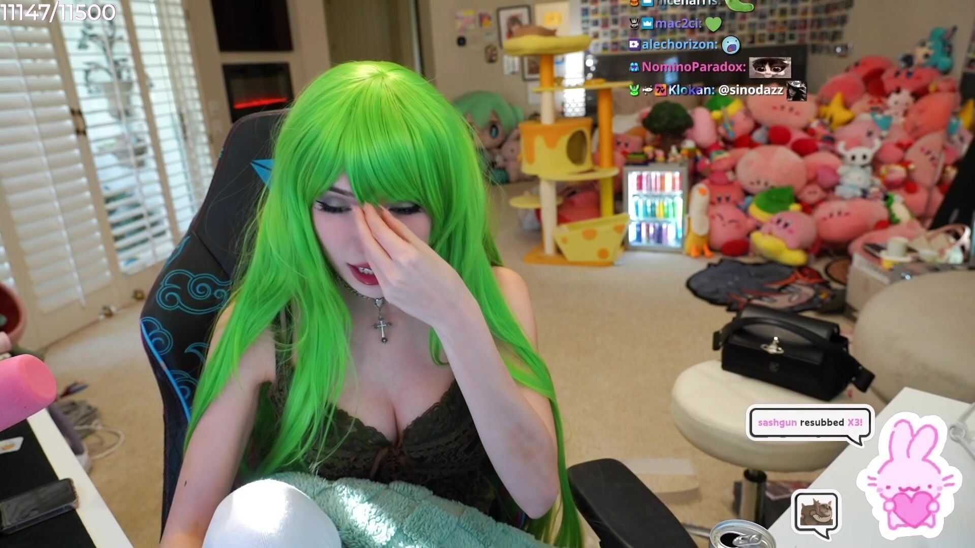 Emiru cleavage NSFW Video_001