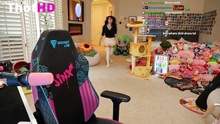 Emiru halterlose Strümpfe von hinten NSFW Video