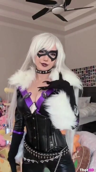 Emiru cleavage Big Tits choker Leaked OnlyFans