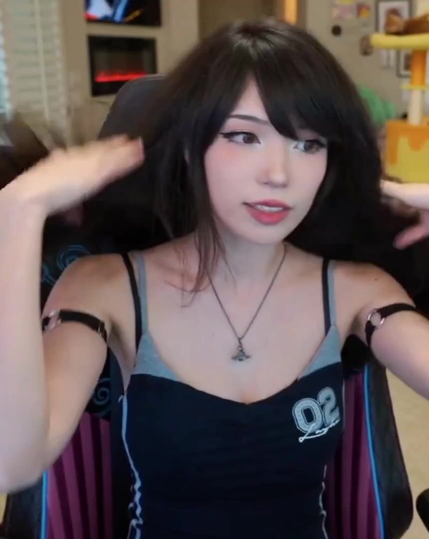 Emiru cleavage shorts NSFW Video