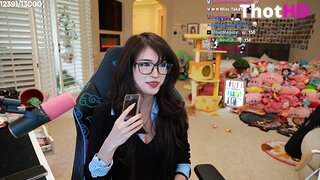 Emiru cleavage Video Leak_003
