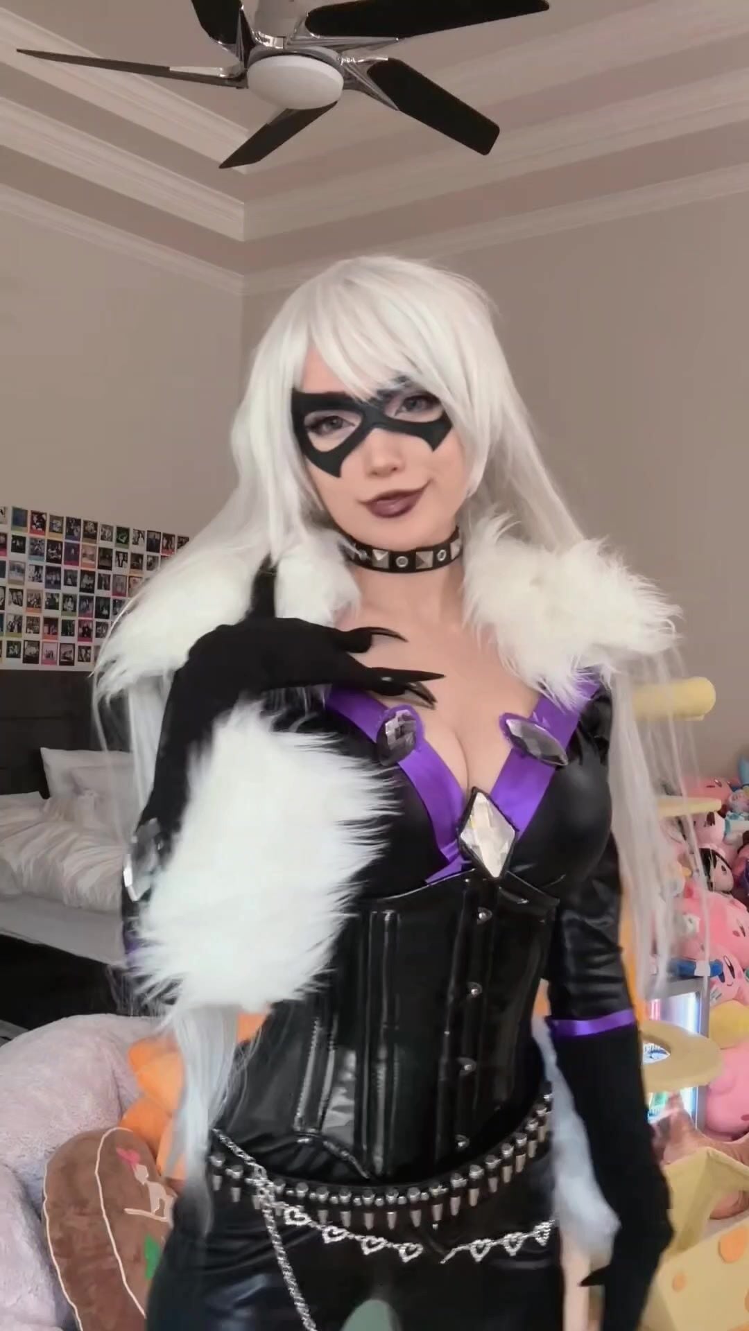 Emiru cleavage Big Tits choker Video Leak